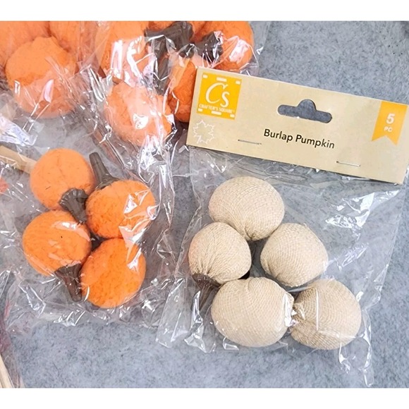 Fall Craft Lot Leaves Fabric Pumpkins Ribbon Scarecrow Picks‎ Cupcake Picks - Picture 9 of 10